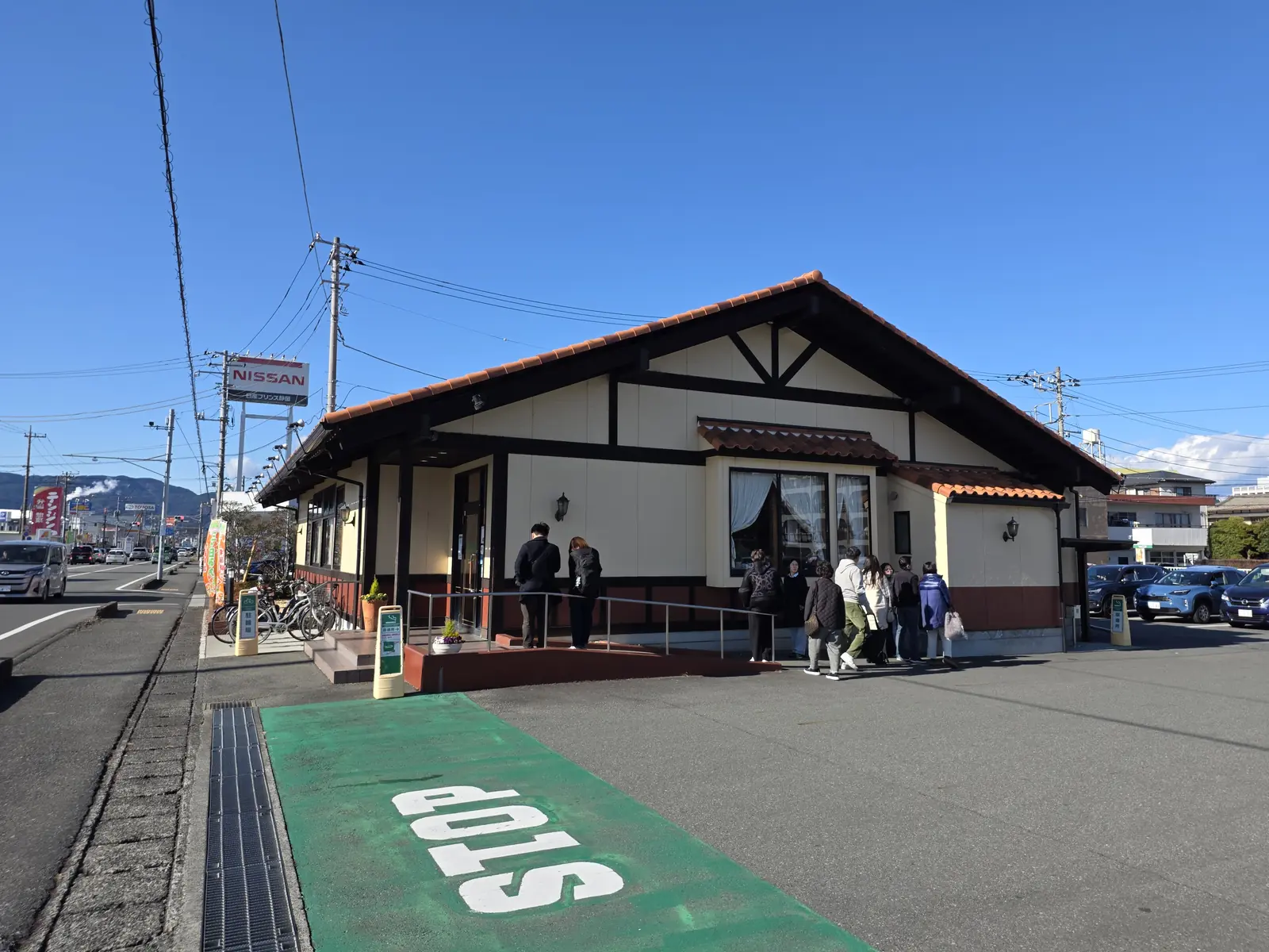 The Sawayaka Fujinishiki restaurant entrance with people waiting outside